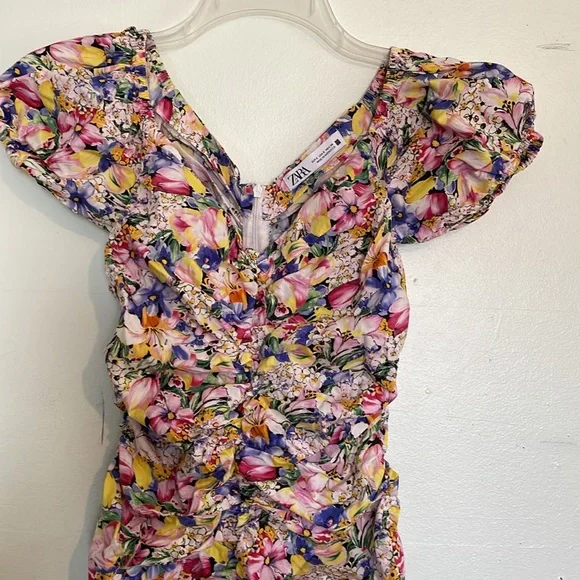 Zara Ruched Dress with Bright Floral Print, size S - Picture 3 of 11